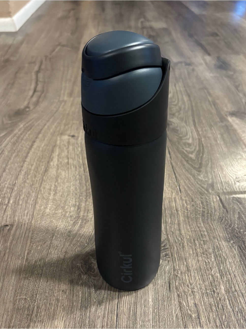 Cirkul StrawSip Flip Insulated Water Bottle Onyx Colorway 26oz NWOT Never Used